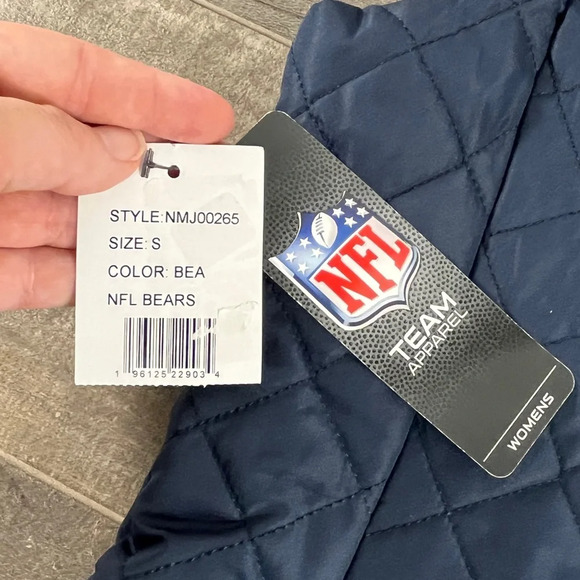 NEW Chicago Bears Puffer Vest - Picture 11 of 12